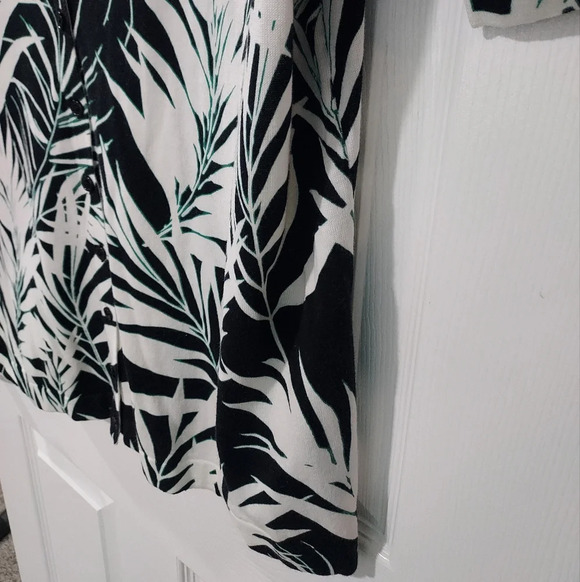 Talbots Woman White, Black & Green Bamboo Leaf Print Short Sleeve Cardigan 2X - Picture 8 of 10